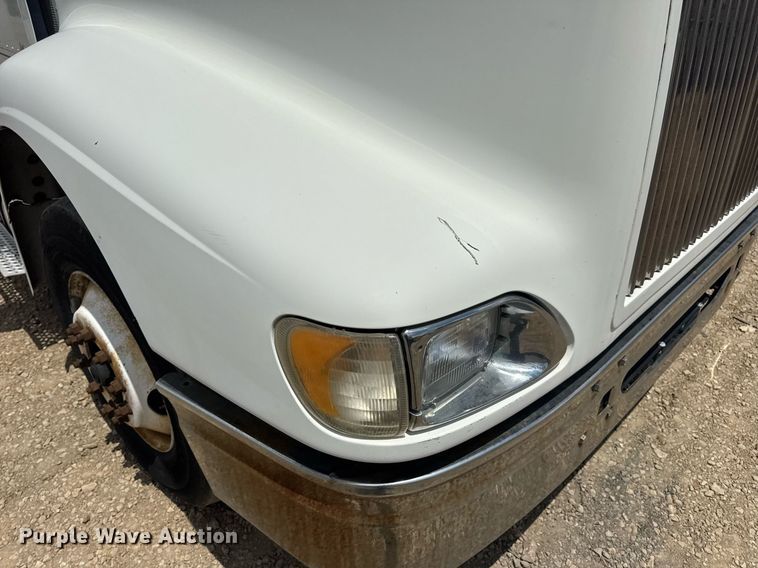 image for item DV4216 2007 International 9200i semi truck