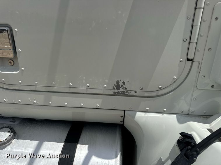 image for item DV4216 2007 International 9200i semi truck