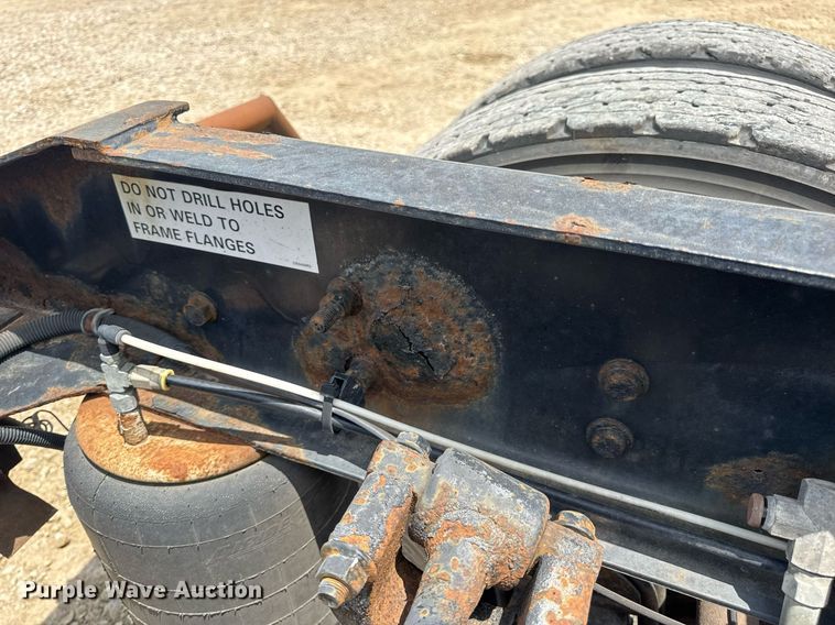 image for item DV4216 2007 International 9200i semi truck