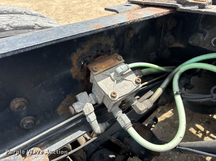 image for item DV4216 2007 International 9200i semi truck