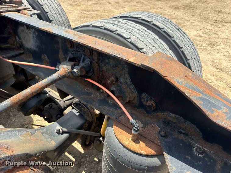 image for item DV4216 2007 International 9200i semi truck