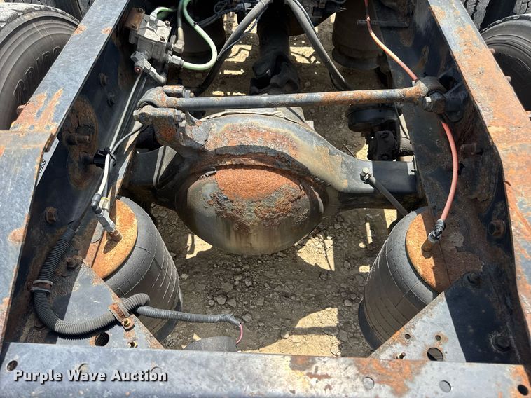 image for item DV4216 2007 International 9200i semi truck