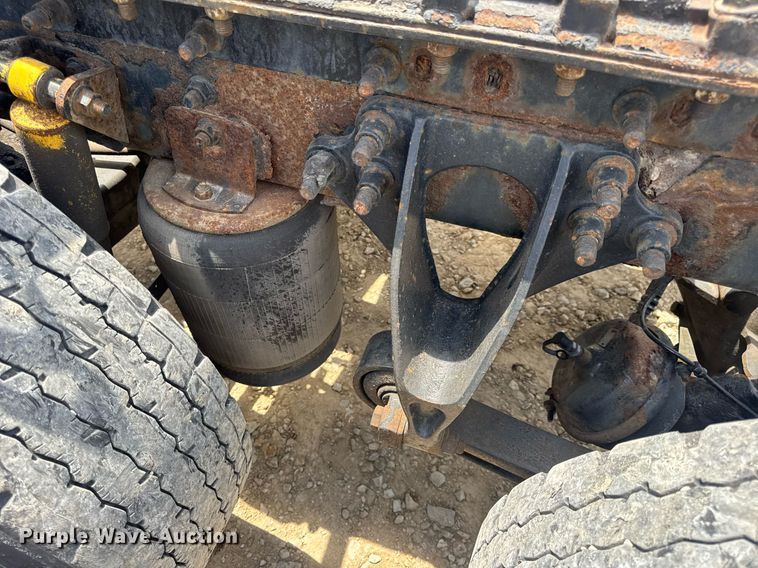 image for item DV4216 2007 International 9200i semi truck