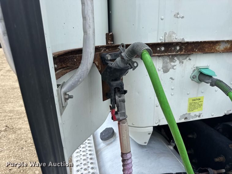 image for item DV4216 2007 International 9200i semi truck