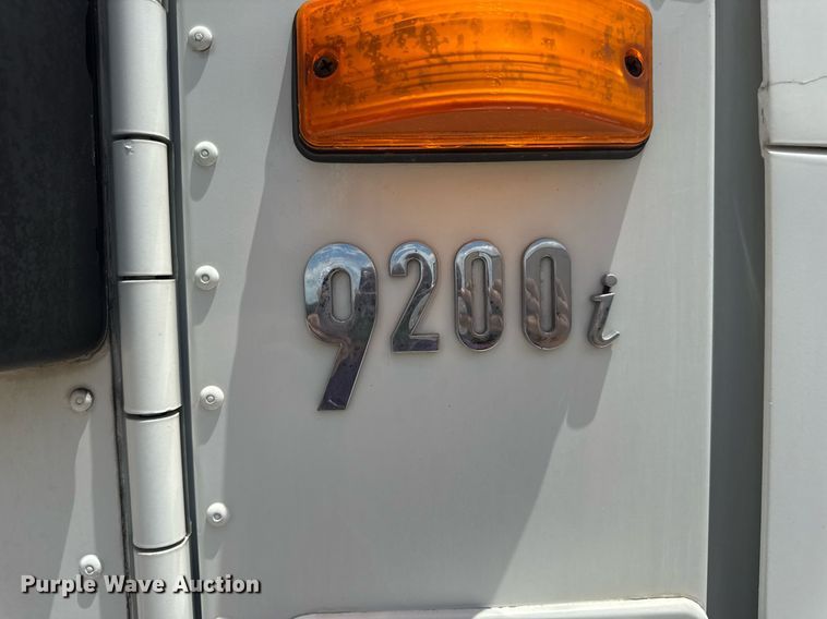 image for item DV4216 2007 International 9200i semi truck