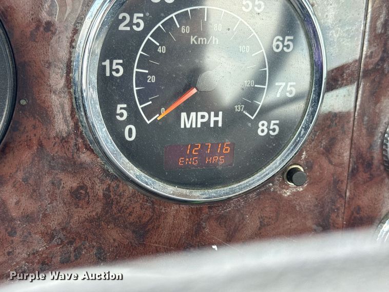 image for item DV4216 2007 International 9200i semi truck