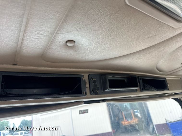 image for item DV4216 2007 International 9200i semi truck