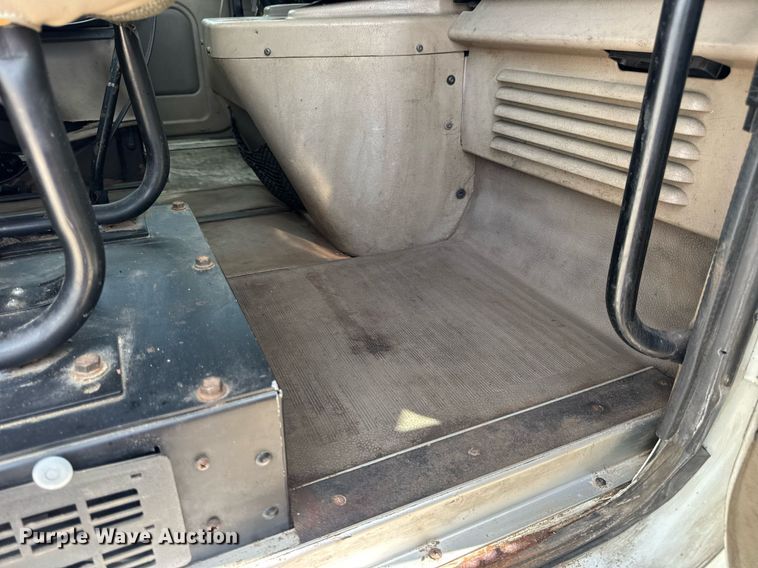 image for item DV4216 2007 International 9200i semi truck