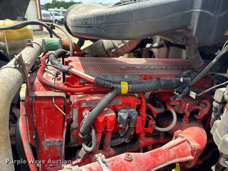 image for item DV4216 2007 International 9200i semi truck