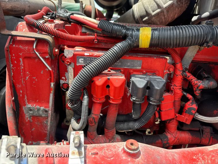 image for item DV4216 2007 International 9200i semi truck