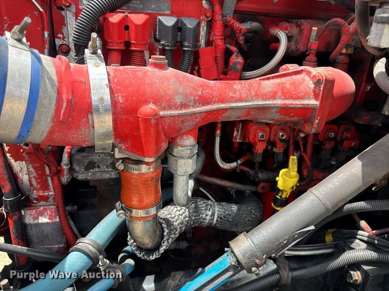 image for item DV4216 2007 International 9200i semi truck