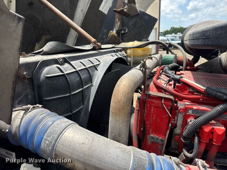 image for item DV4216 2007 International 9200i semi truck