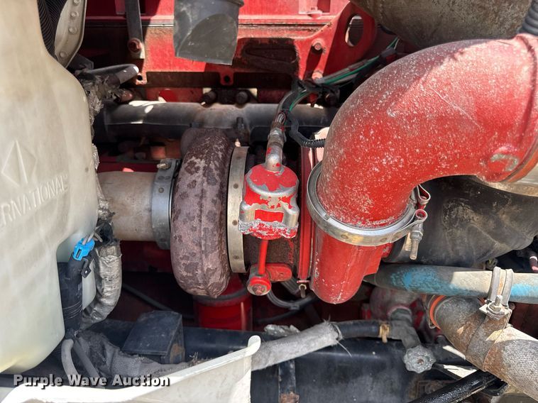 image for item DV4216 2007 International 9200i semi truck