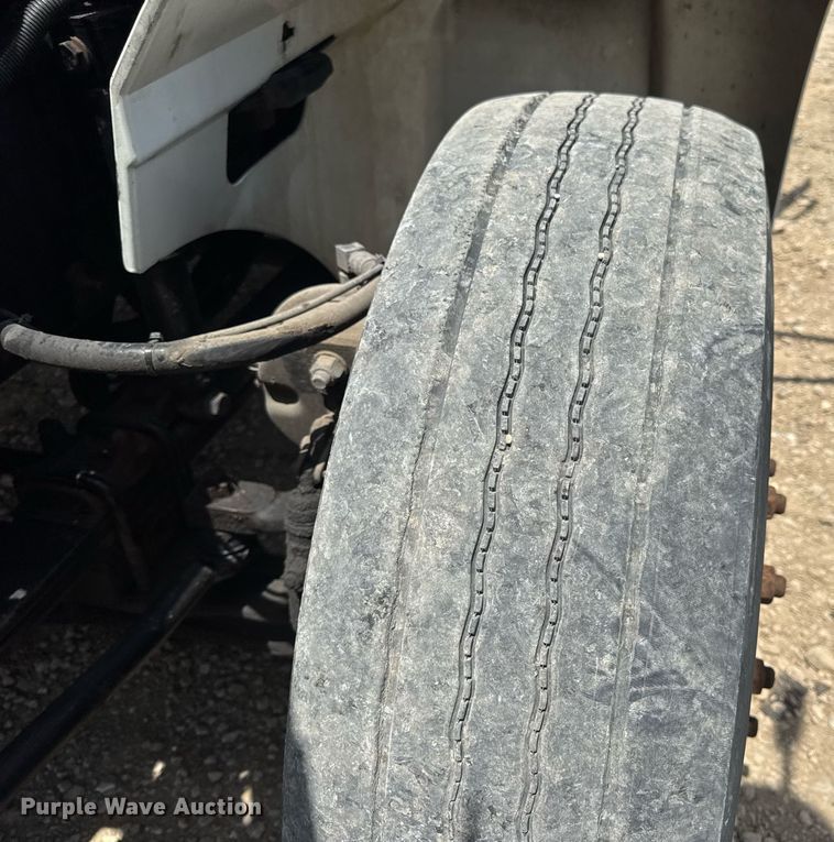 image for item DV4216 2007 International 9200i semi truck