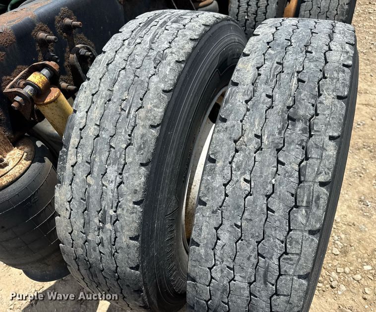 image for item DV4216 2007 International 9200i semi truck