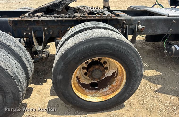 image for item DV4216 2007 International 9200i semi truck