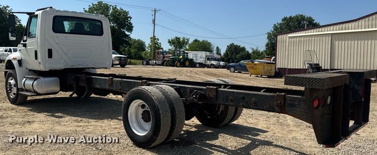 image for item DV4217 2011 International DuraStar 4300 truck cab and chassis