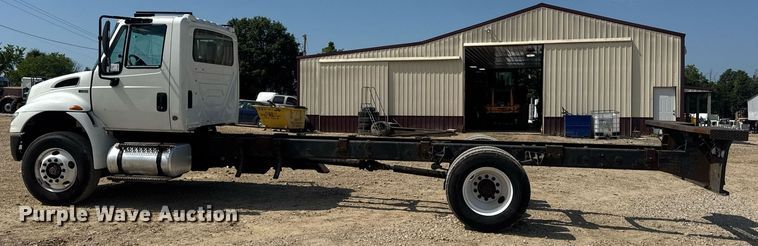 image for item DV4217 2011 International DuraStar 4300 truck cab and chassis