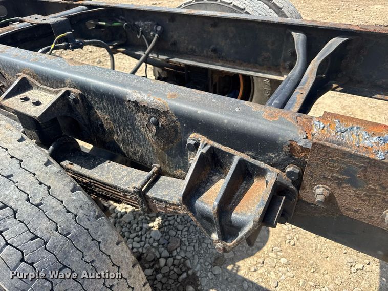 image for item DV4217 2011 International DuraStar 4300 truck cab and chassis