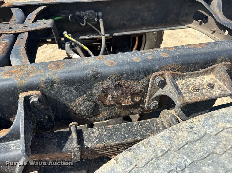 image for item DV4217 2011 International DuraStar 4300 truck cab and chassis