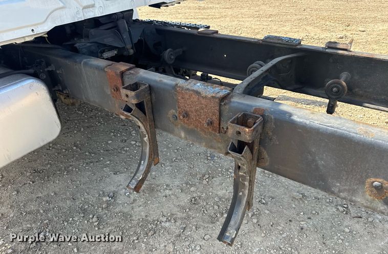 image for item DV4217 2011 International DuraStar 4300 truck cab and chassis