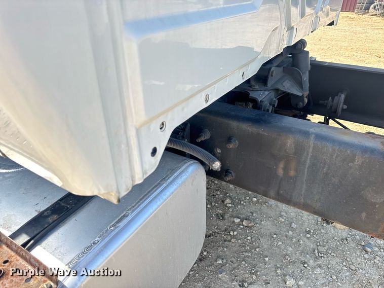 image for item DV4217 2011 International DuraStar 4300 truck cab and chassis