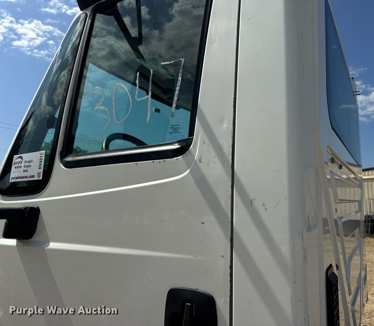 image for item DV4217 2011 International DuraStar 4300 truck cab and chassis