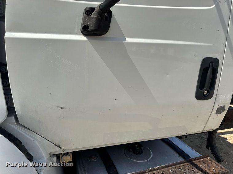 image for item DV4217 2011 International DuraStar 4300 truck cab and chassis