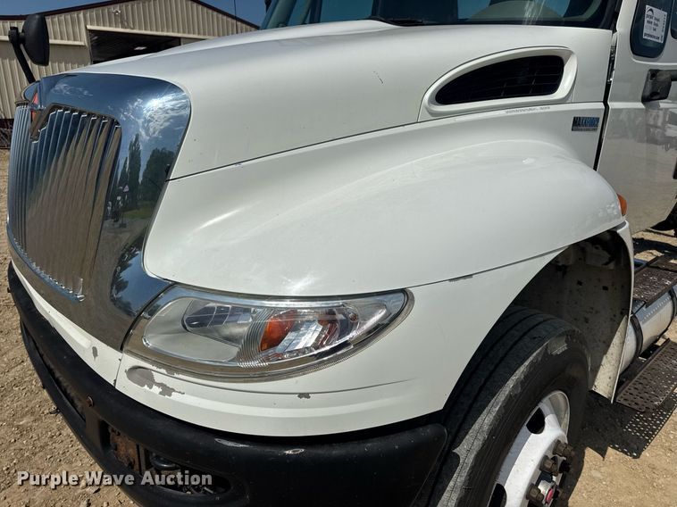 image for item DV4217 2011 International DuraStar 4300 truck cab and chassis