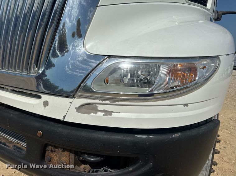 image for item DV4217 2011 International DuraStar 4300 truck cab and chassis