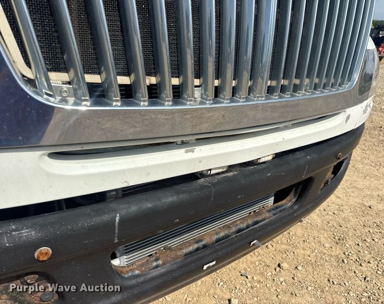 image for item DV4217 2011 International DuraStar 4300 truck cab and chassis