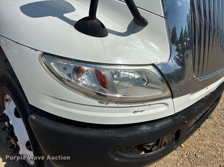 image for item DV4217 2011 International DuraStar 4300 truck cab and chassis