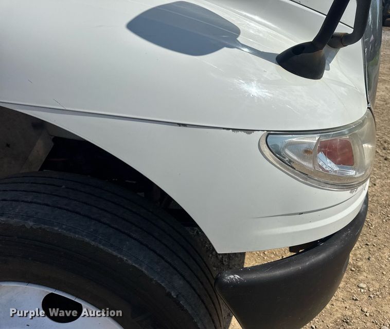 image for item DV4217 2011 International DuraStar 4300 truck cab and chassis