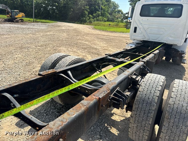 image for item DV4217 2011 International DuraStar 4300 truck cab and chassis