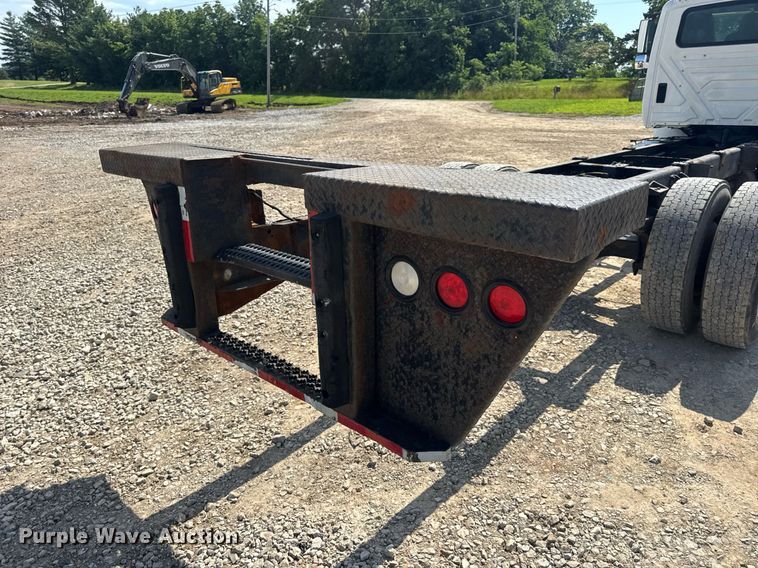 image for item DV4217 2011 International DuraStar 4300 truck cab and chassis