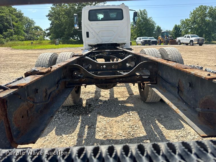 image for item DV4217 2011 International DuraStar 4300 truck cab and chassis