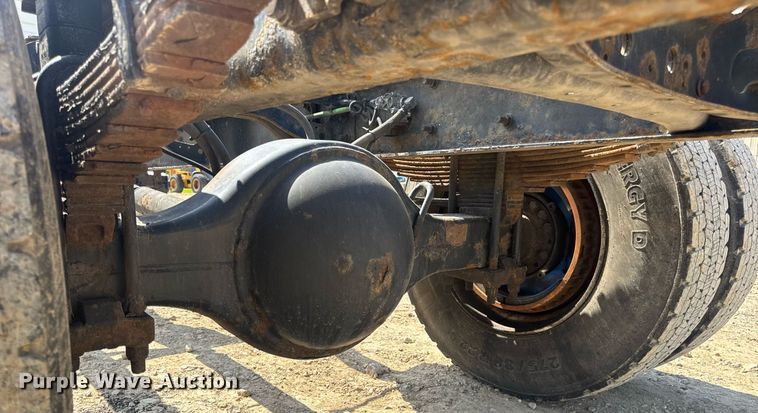 image for item DV4217 2011 International DuraStar 4300 truck cab and chassis