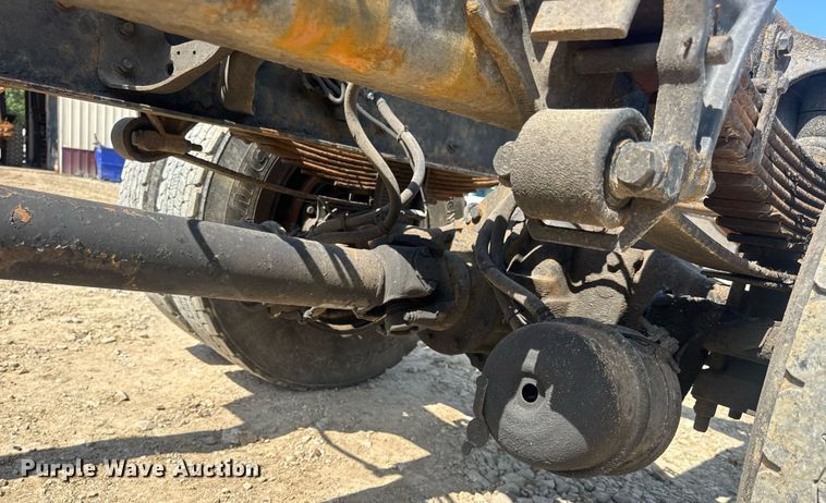 image for item DV4217 2011 International DuraStar 4300 truck cab and chassis