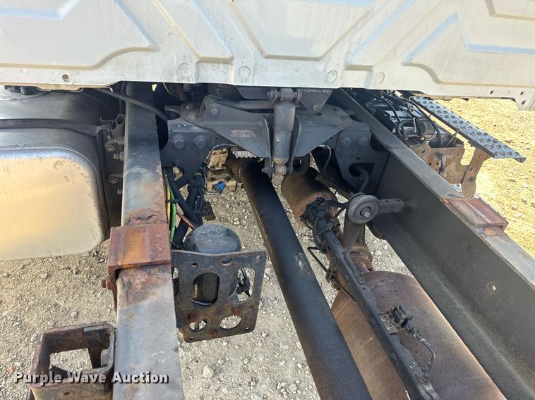 image for item DV4217 2011 International DuraStar 4300 truck cab and chassis