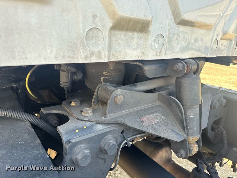 image for item DV4217 2011 International DuraStar 4300 truck cab and chassis