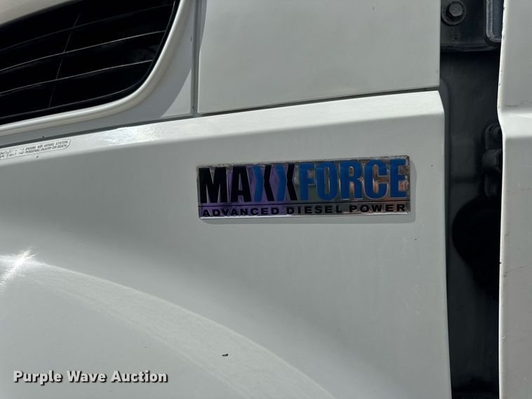 image for item DV4217 2011 International DuraStar 4300 truck cab and chassis