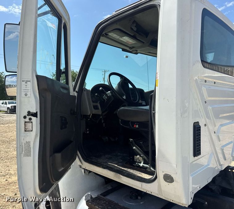 image for item DV4217 2011 International DuraStar 4300 truck cab and chassis