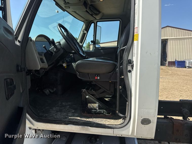 image for item DV4217 2011 International DuraStar 4300 truck cab and chassis