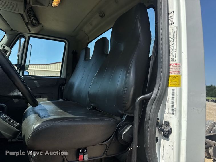 image for item DV4217 2011 International DuraStar 4300 truck cab and chassis