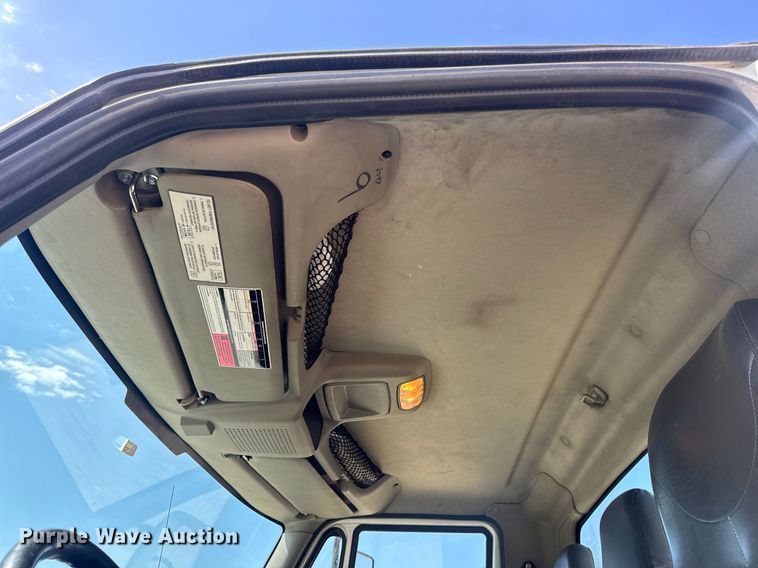 image for item DV4217 2011 International DuraStar 4300 truck cab and chassis