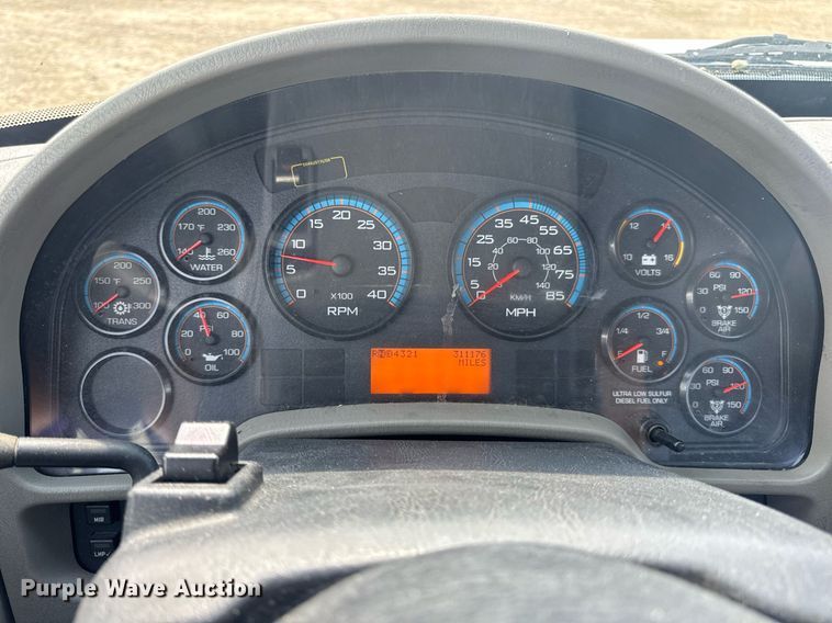 image for item DV4217 2011 International DuraStar 4300 truck cab and chassis