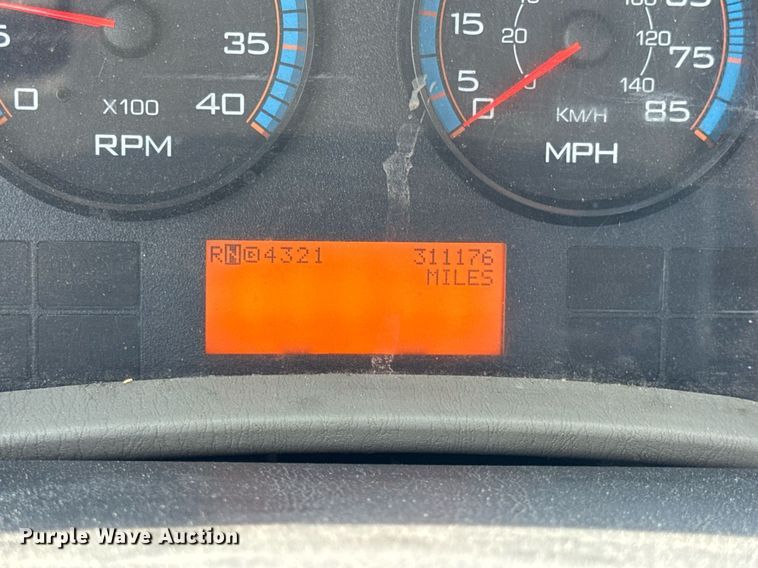 image for item DV4217 2011 International DuraStar 4300 truck cab and chassis