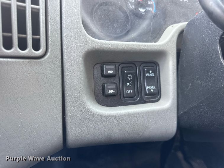 image for item DV4217 2011 International DuraStar 4300 truck cab and chassis