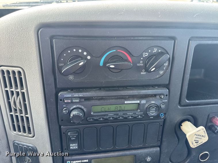 image for item DV4217 2011 International DuraStar 4300 truck cab and chassis