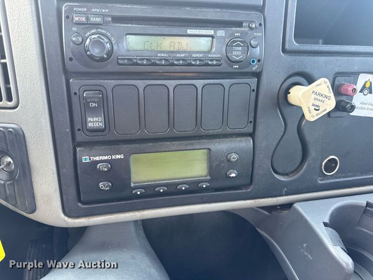 image for item DV4217 2011 International DuraStar 4300 truck cab and chassis